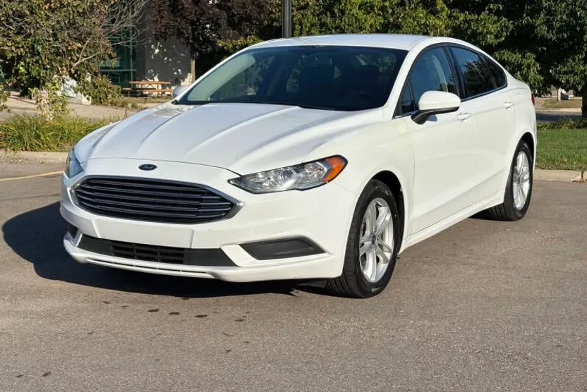 2018 Ford Fusion SE photo 1