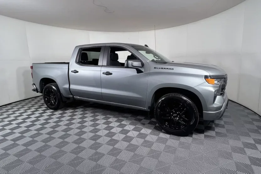 2023 Chevrolet Silverado 1500 Custom photo 1