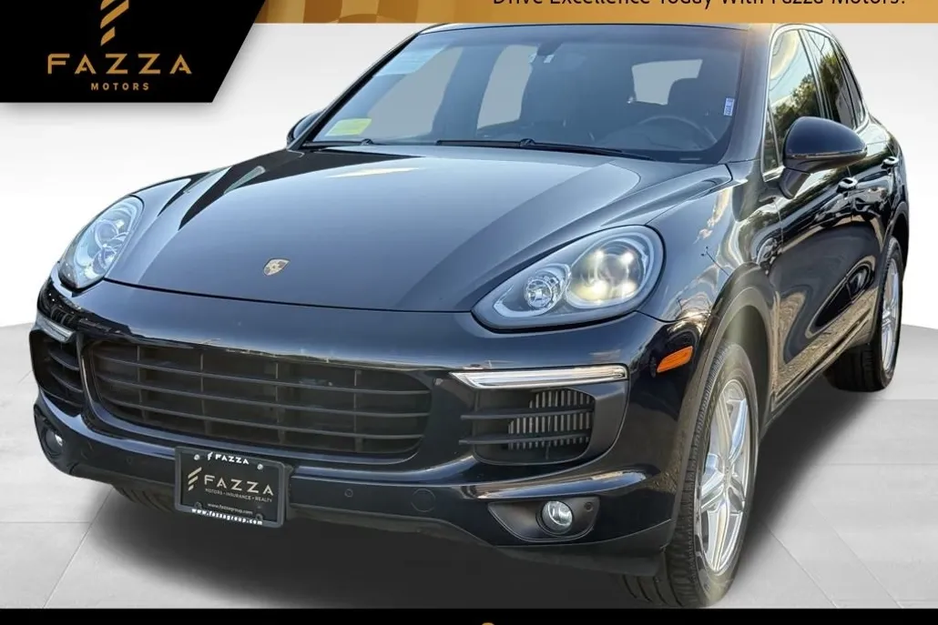 2015 Porsche Cayenne S photo 1