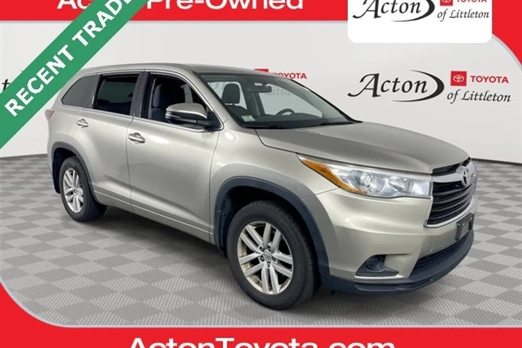 2015 Toyota Highlander LE photo 1