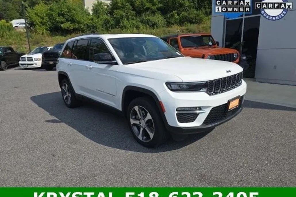2023 Jeep Cherokee Base photo 1