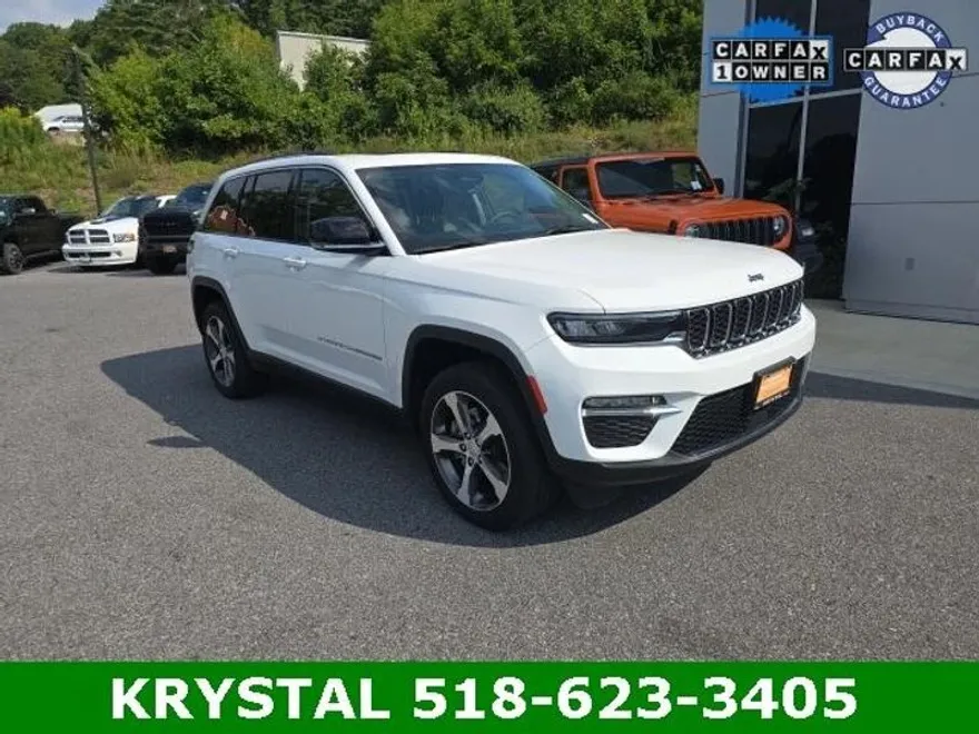 2023 Jeep Cherokee Base photo 1