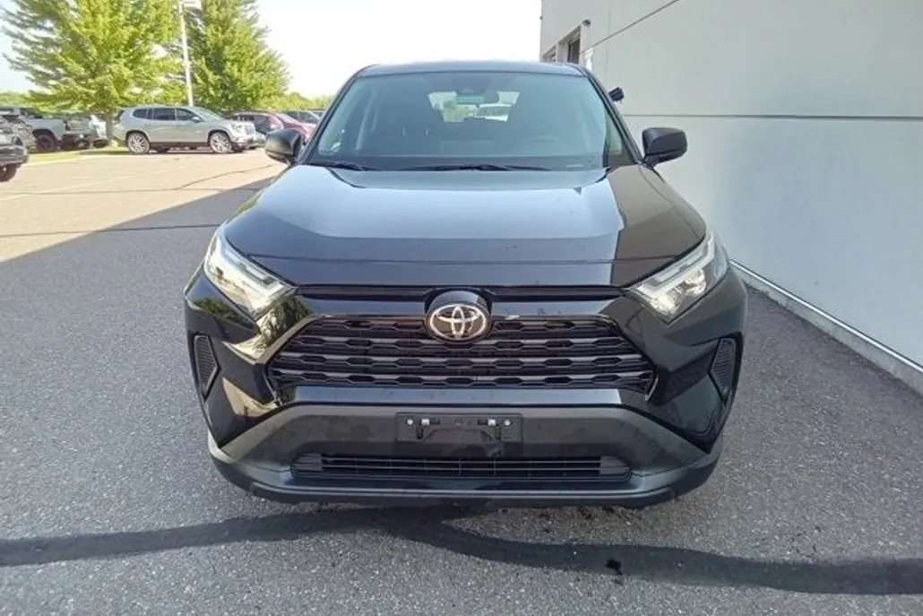 2024 Toyota RAV4 LE photo 1