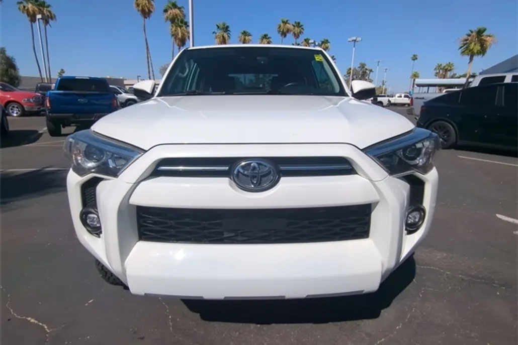 2022 Toyota 4Runner SR5 photo 1