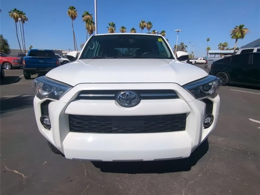 2022 Toyota 4Runner SR5 photo 1