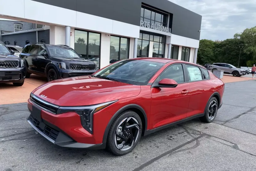 2025 Kia K4 EX photo 1