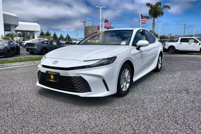 2025 Toyota Camry LE photo 1