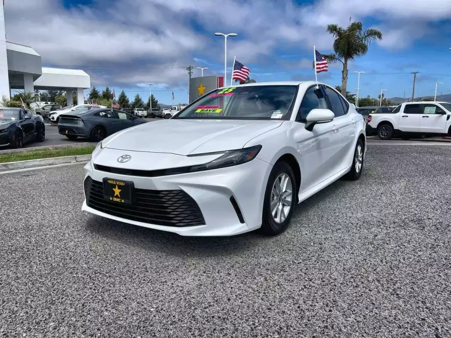 2025 Toyota Camry LE photo 1