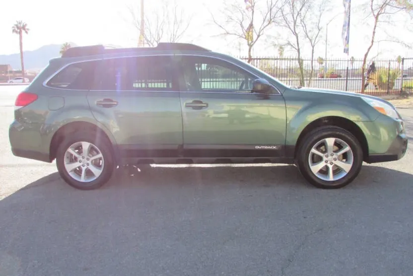 2014 Subaru Outback 2.5i photo 1