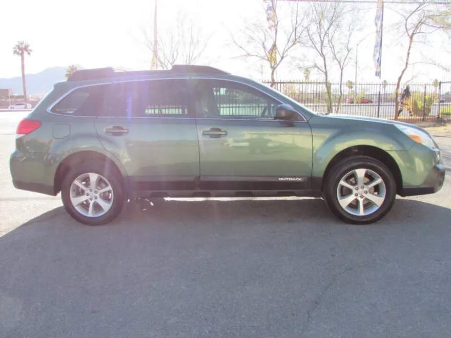 2014 Subaru Outback 2.5i photo 1