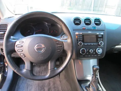 2011 Nissan Altima 3.5 SR photo 4