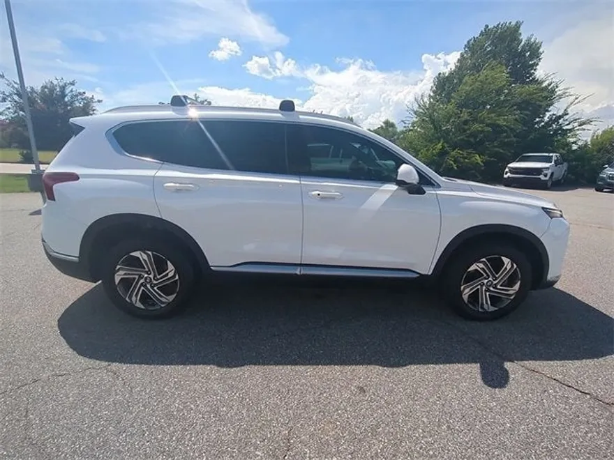2022 Hyundai Santa Fe SEL photo 1