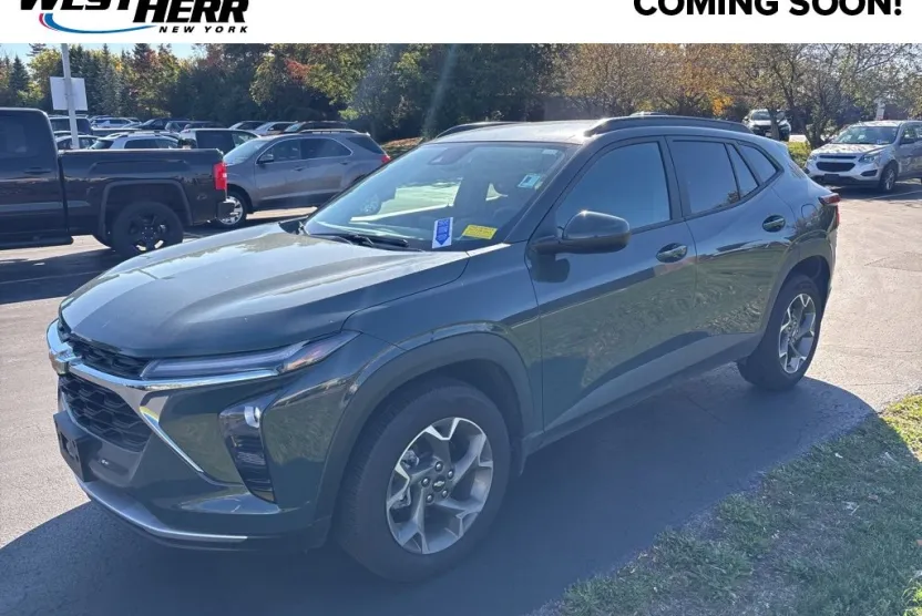 2025 Chevrolet Trax LT photo 1