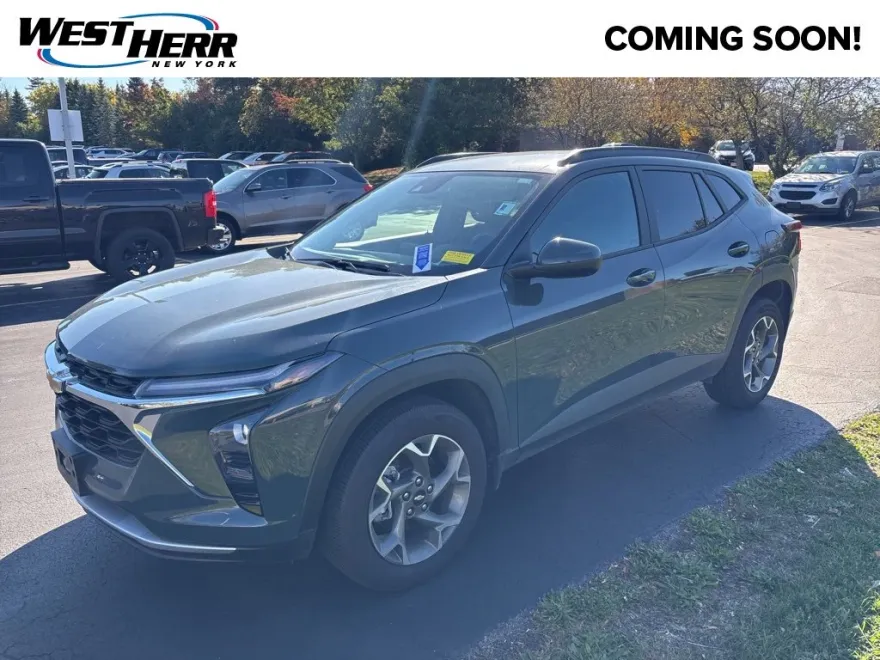 2025 Chevrolet Trax LT photo 1