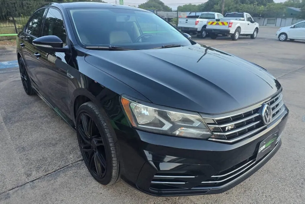 2018 Volkswagen Passat 2.0T R-Line photo 1