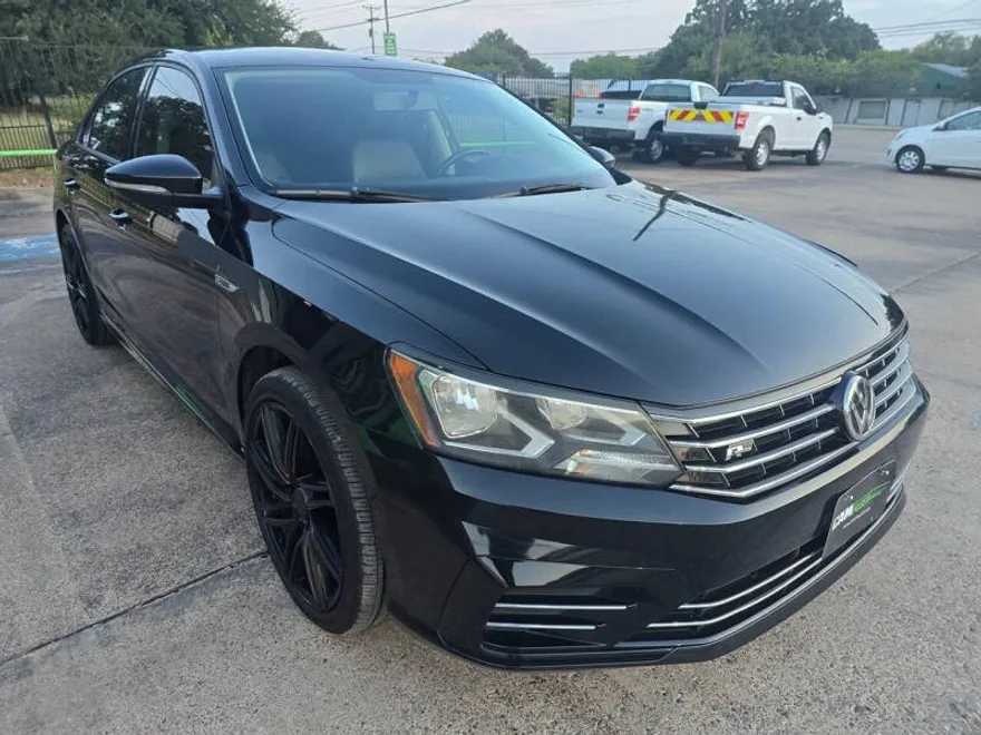 2018 Volkswagen Passat 2.0T R-Line photo 1