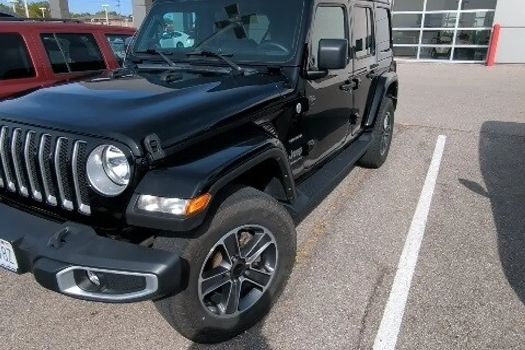 2023 Jeep Wrangler Sahara photo 1