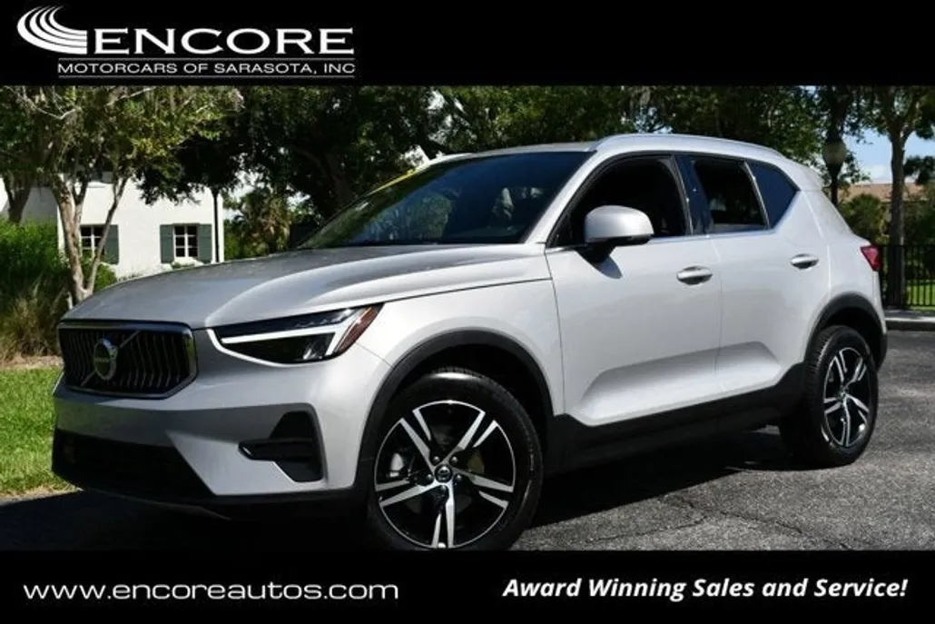 2025 Volvo XC40 Core photo 1