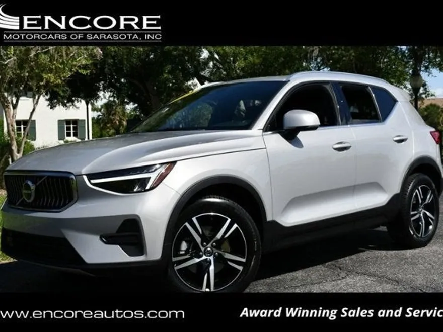 2025 Volvo XC40 Core photo 1