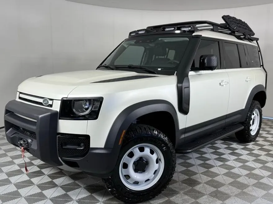 2024 Land Rover Defender 110 S photo 1