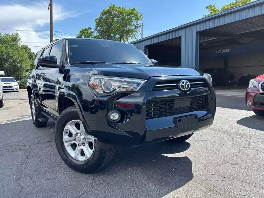2022 Toyota 4Runner SR5 photo 1