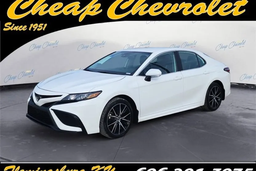 2024 Toyota Camry SE photo 1