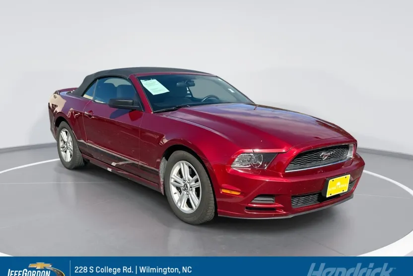 2014 Ford Mustang V6 Convertible photo 1