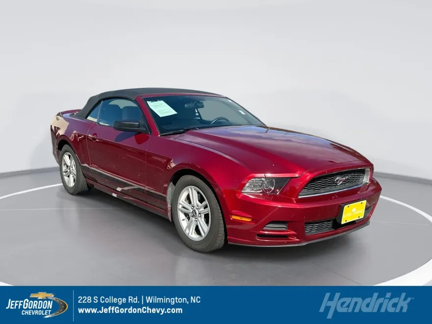 2014 Ford Mustang V6 Convertible photo 1