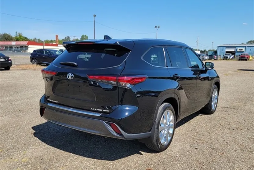 2023 Toyota Highlander Limited photo 1