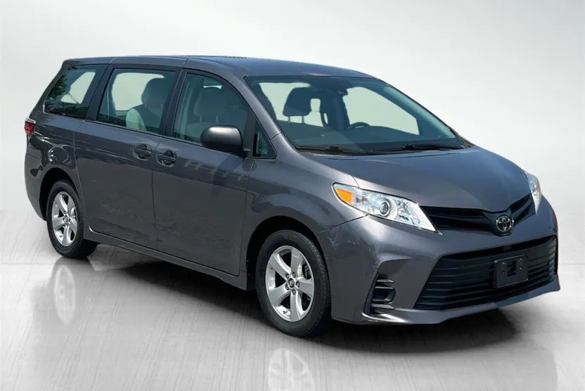 2018 Toyota Sienna L photo 1