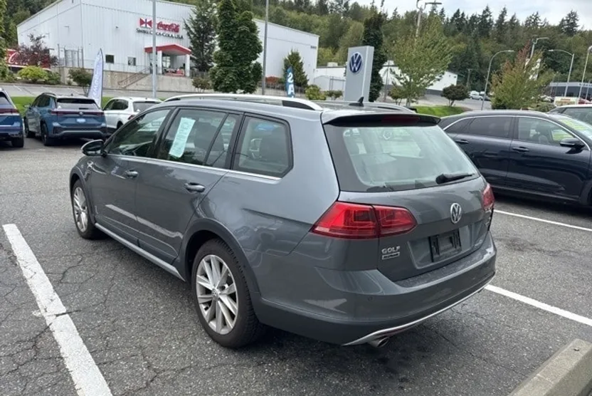 2017 Volkswagen Golf Alltrack TSI SE 4Motion photo 1