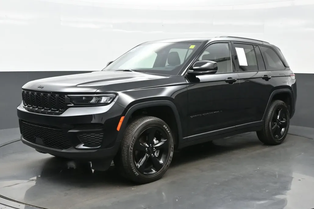 2023 Jeep Grand Cherokee Altitude photo 1