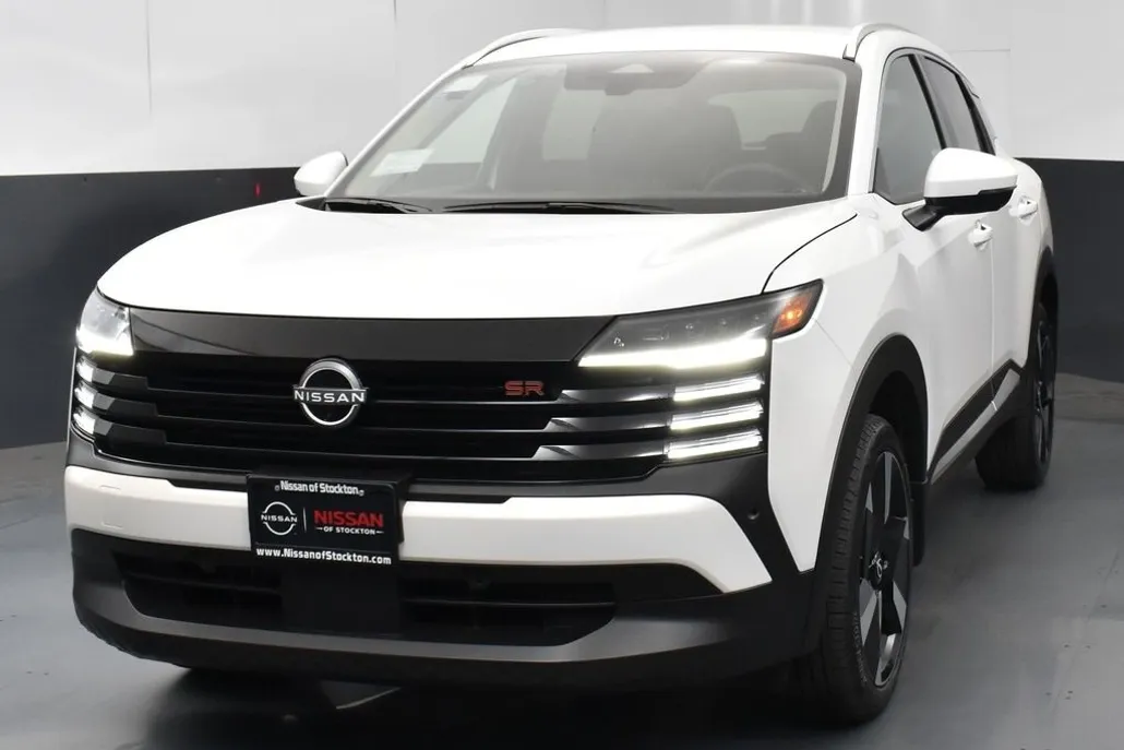 2025 Nissan Kicks SR photo 1