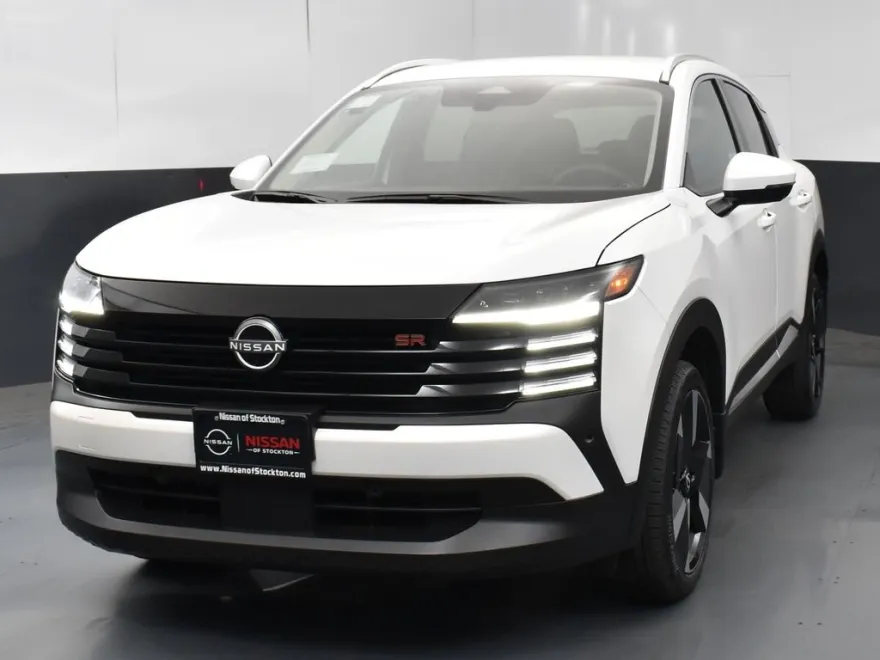 2025 Nissan Kicks SR photo 1