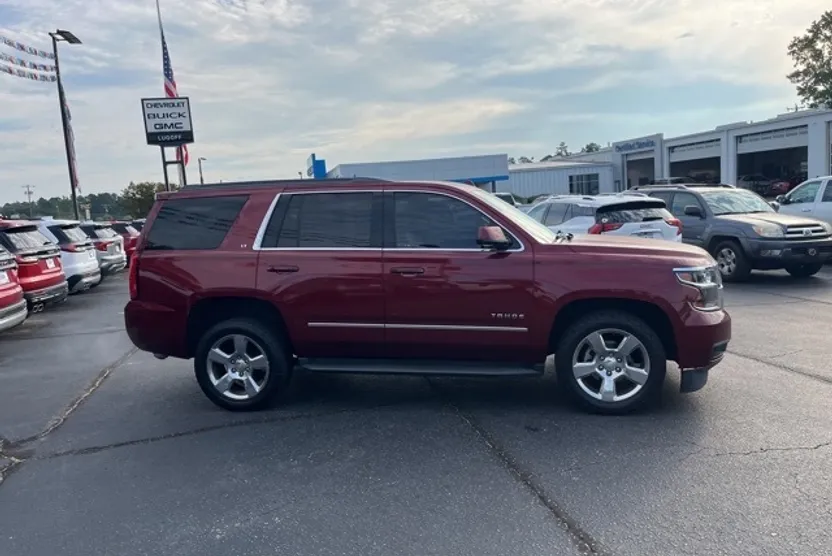 2017 Chevrolet Tahoe LT photo 1