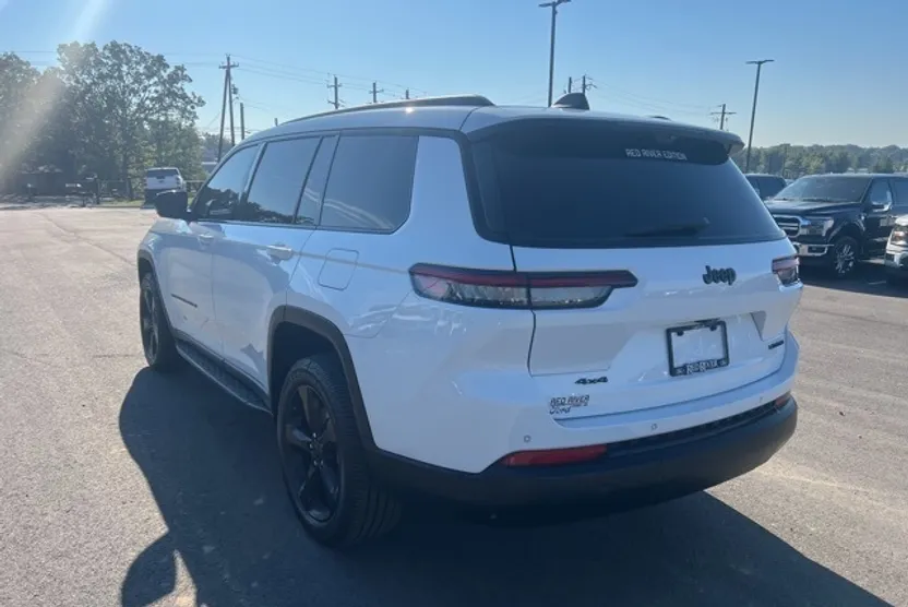 2023 Jeep Grand Cherokee Limited photo 1
