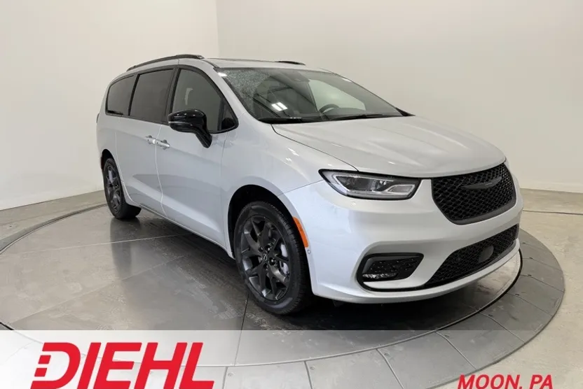 2026 Chrysler Pacifica Limited photo 1