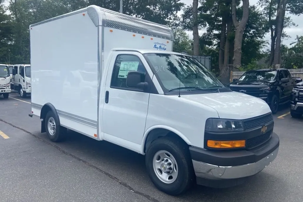 2025 Chevrolet Express Cutaway 3500 photo 1