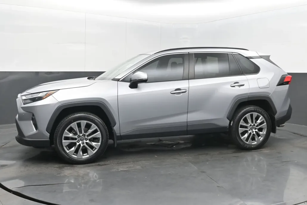 2022 Toyota RAV4 XLE Premium photo 1