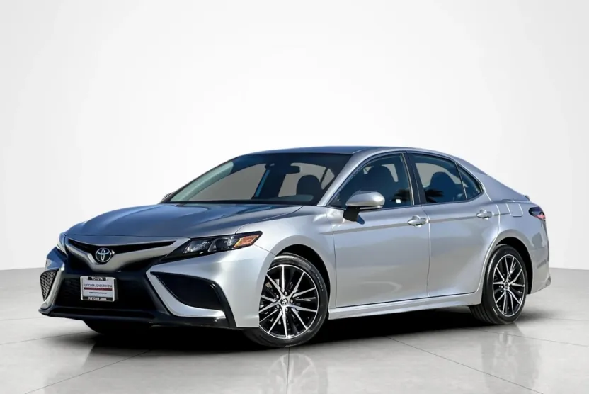 2022 Toyota Camry SE photo 1