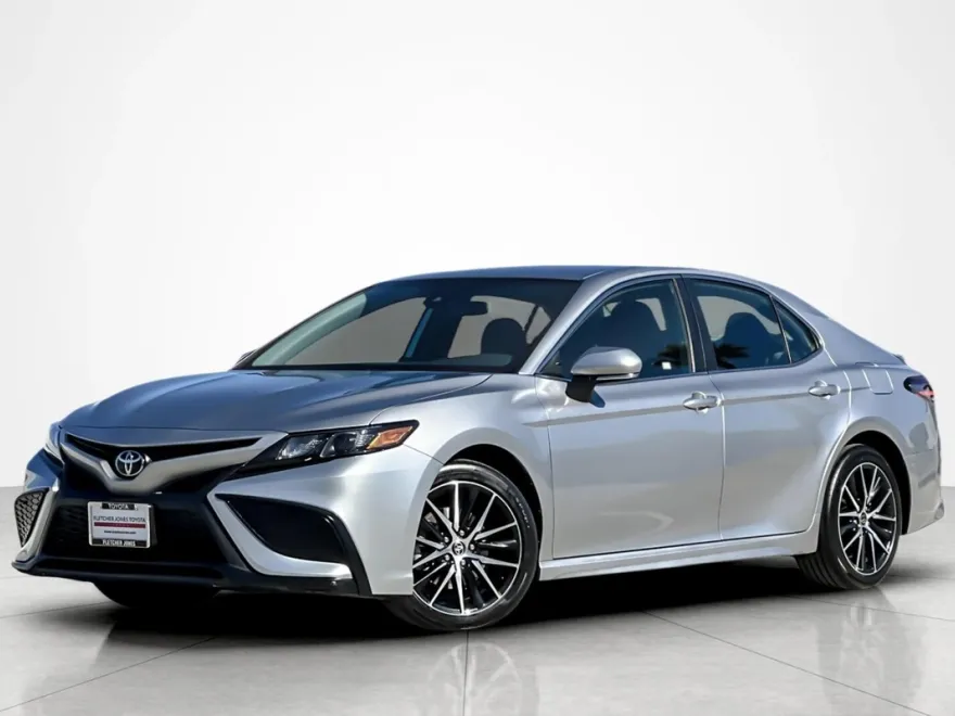 2022 Toyota Camry SE photo 1