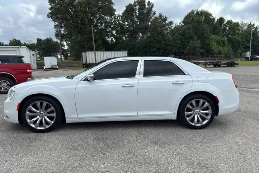 2018 Chrysler 300 Limited photo 1