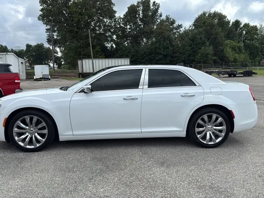 2018 Chrysler 300 Limited photo 1