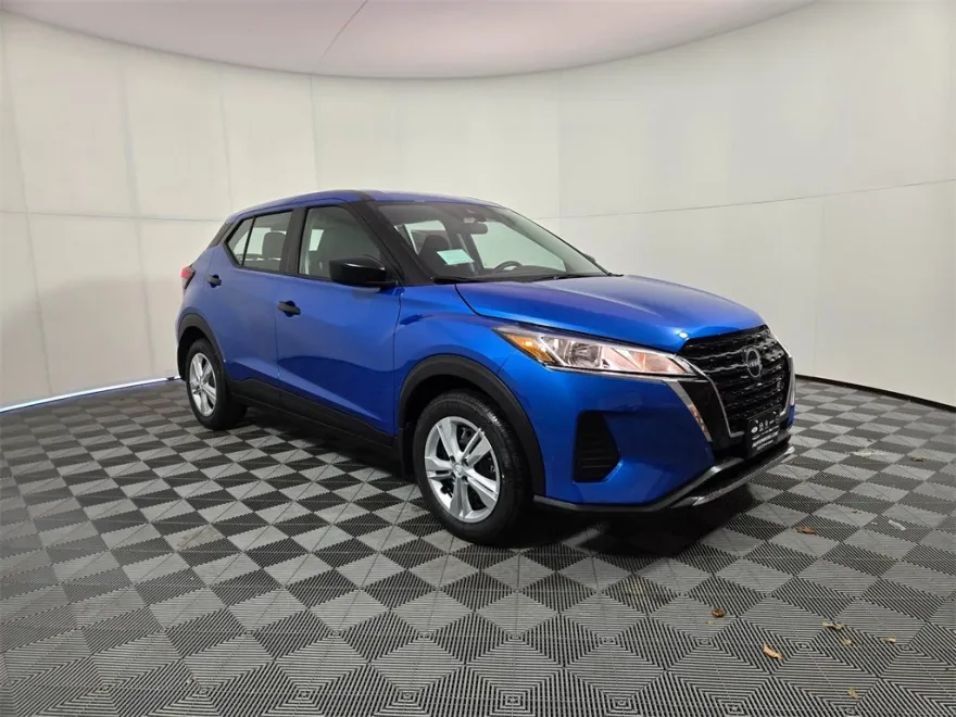 2025 Nissan Kicks Play S photo 1