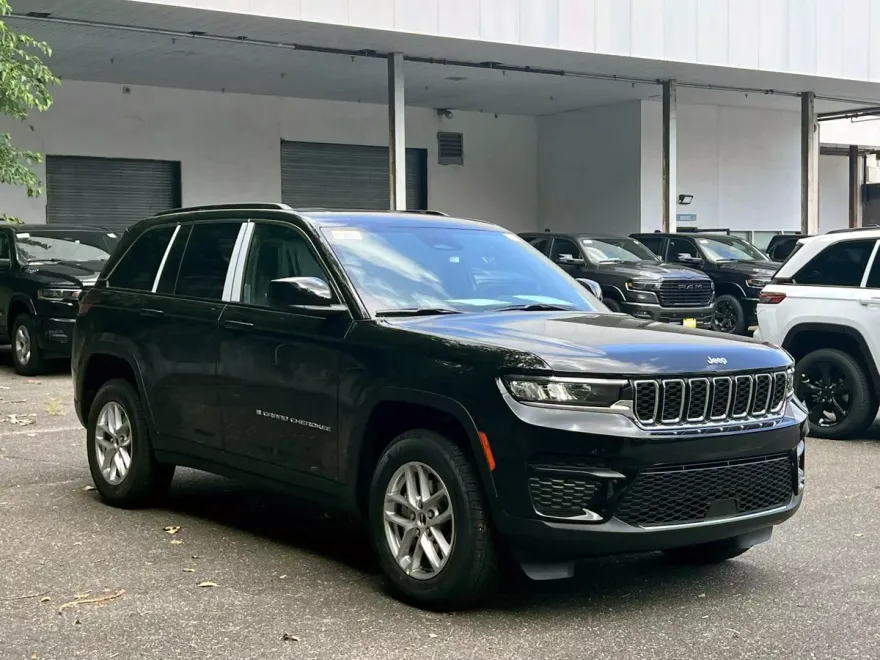 2025 Jeep Grand Cherokee Laredo X photo 1
