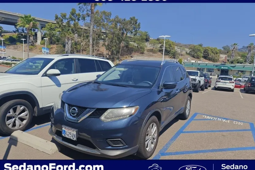2016 Nissan Rogue SV photo 1