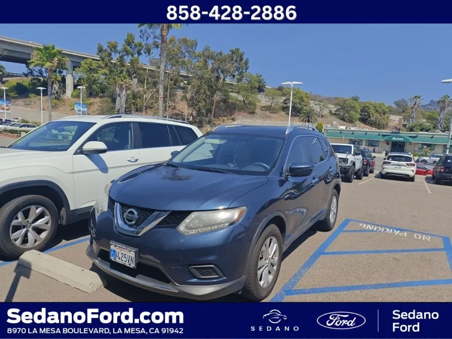 2016 Nissan Rogue SV photo 1