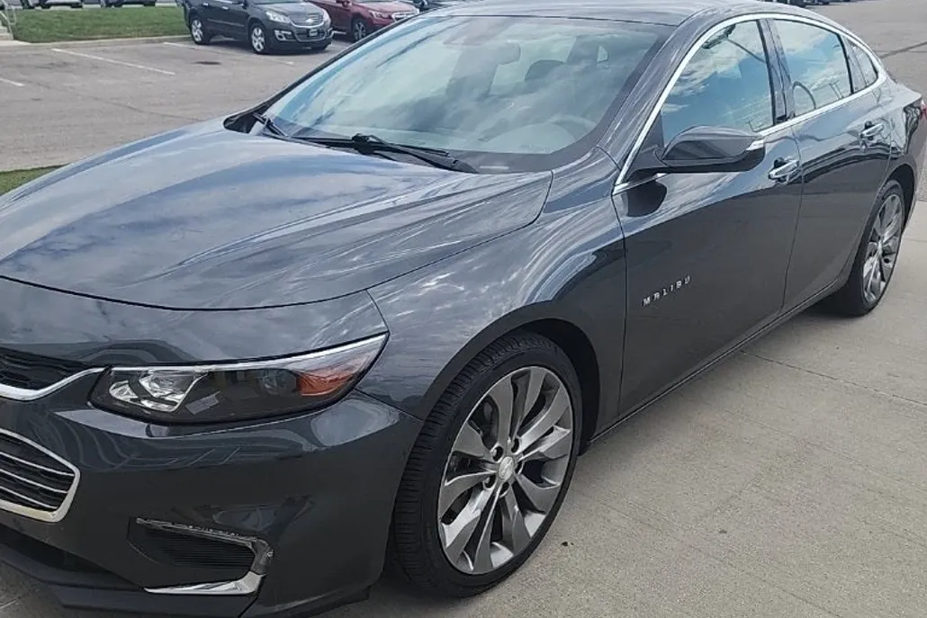 2017 Chevrolet Malibu Premier photo 1
