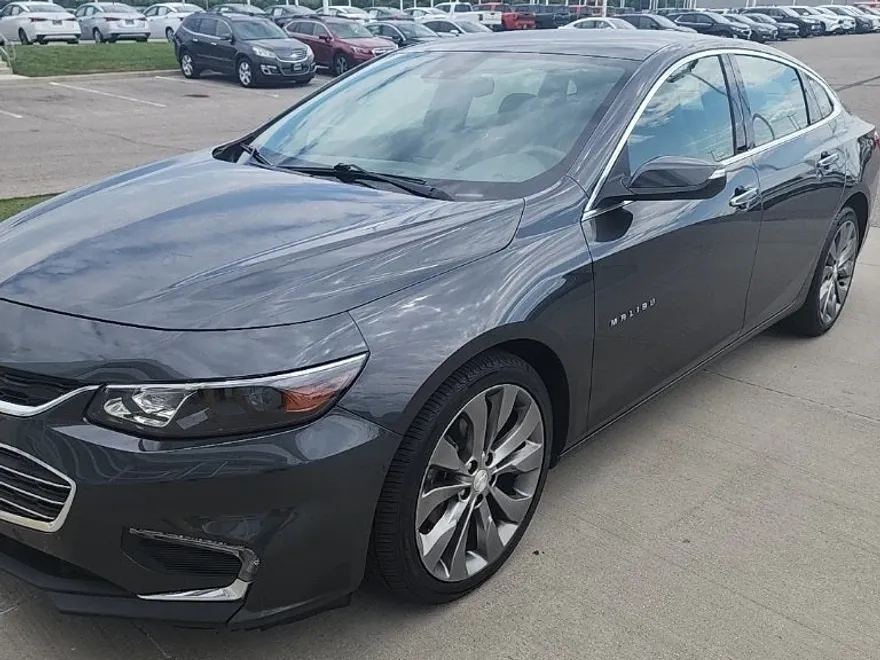 2017 Chevrolet Malibu Premier photo 1