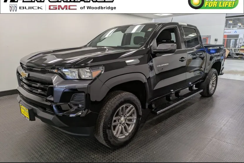 2023 Chevrolet Colorado LT photo 1